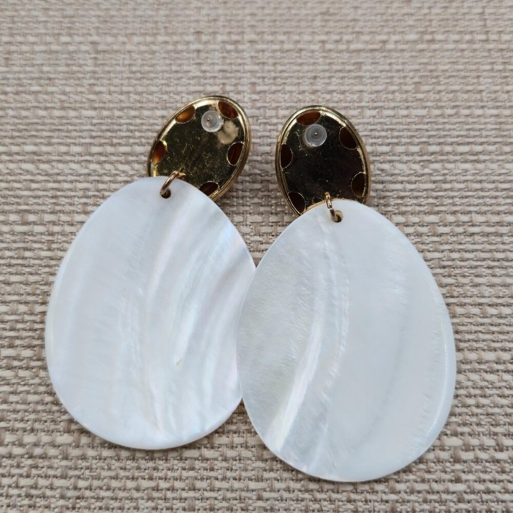 Gold Plated Large Oval White Shell Earrings B958 - Picture 3 of 5